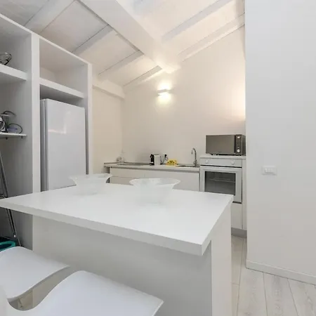 Apartment White Loft -bijou- Tra Verona E Il Di Garda