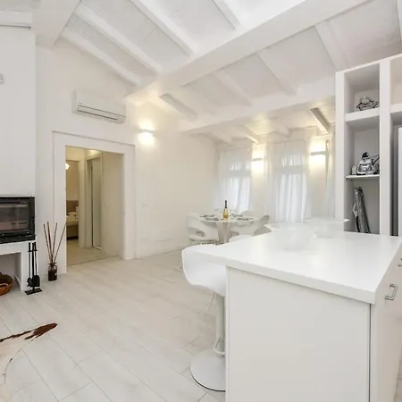 White Loft -bijou- Tra Verona E Il Di Garda Apartment *